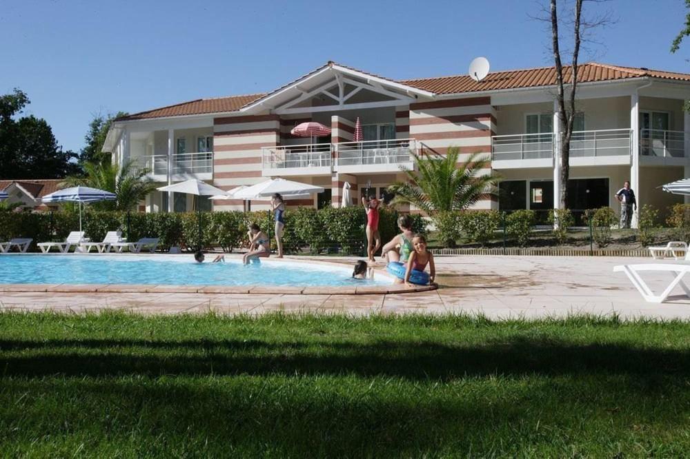 Belle Maisonnette Dans Residence Avec Piscine Сулак-сюр-Мер Екстериор снимка